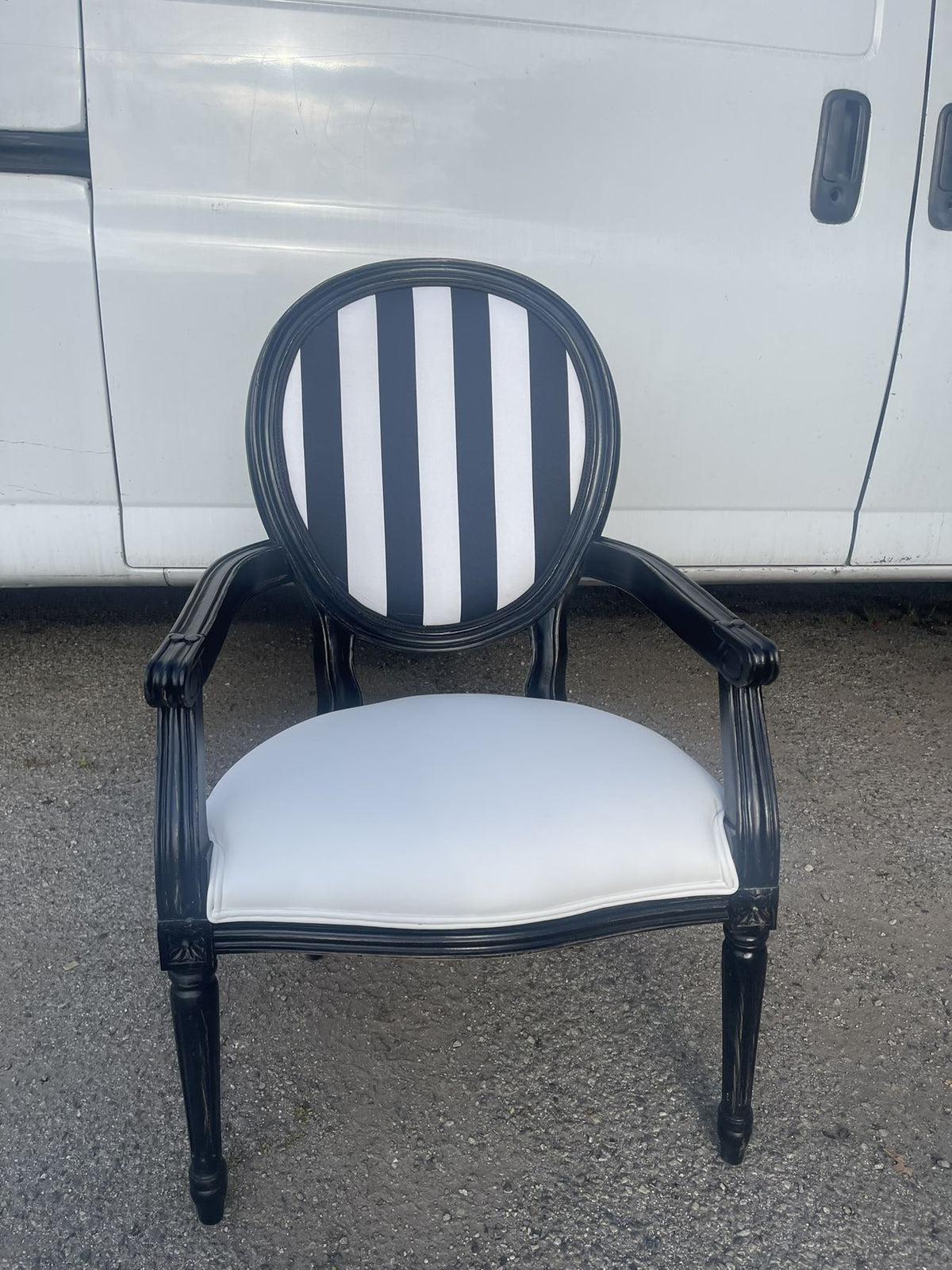 Black-Frame Dining Chairs and Round Pedestal Tables - Sigla Furniture